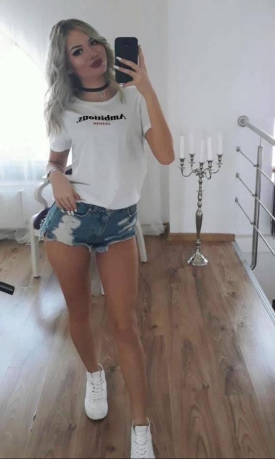 New! New! Giulia - Bomba sexy con foto vere, passionale, raffinata, 69, total body massage no limit! Preliminari deliziosi gola profonda