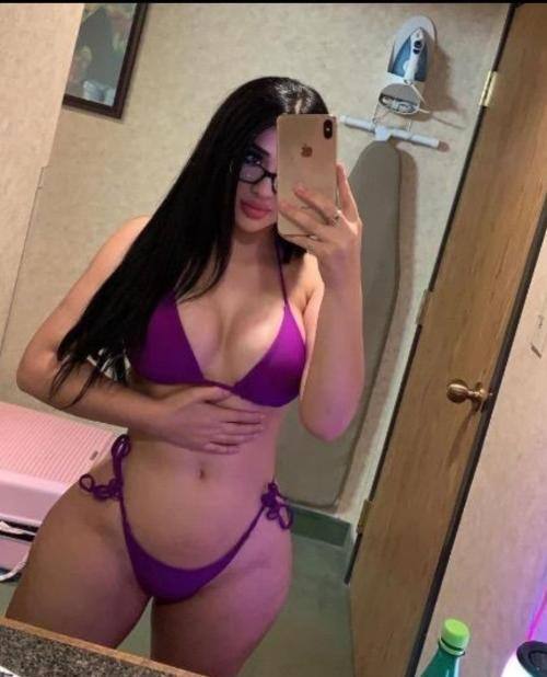 VOLTA BOCCA DI FRAGOLA LINGUA SERPENTINA TETTE DA LECCARE SPETTACOLARE 69 FIGA STRETTA AMANTE DEL 69.. CALDA SENSUALE UNA VERA