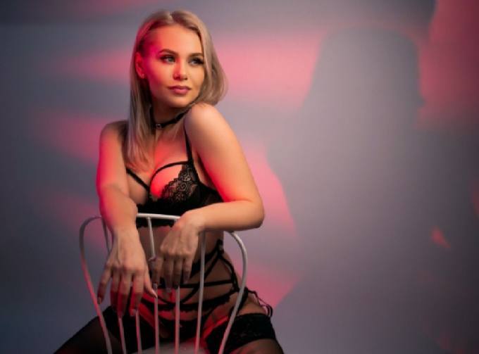 ?DOLCISSIMA GATTINA DI 22 ANNI PRONTA A GRAFFIARE??