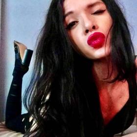 Una tgirl giocosa cerca un uomo senza pregiudizi!