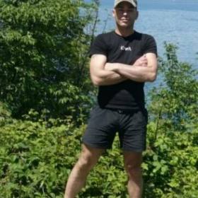 RAGAZZO MOLTO DOTATO BELO ATTIVO PORCO DISPONIBILE DA ME DA TE ACCETTO ANCHE CARTE BANCARIE