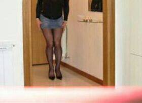 SONO CLAUDIA GENDER NON CONFORMING FEMMINILE SEXI AMO I TACCHI ALTI LE MINIGONNE IL TRUCCO LO SMALTO 
ITALIANA INDIPENDENTE ECONOMICAMENTE
54 ANNI
