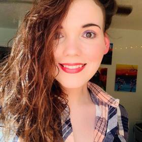 Giovane donna transgender in cerca di contatti casuali